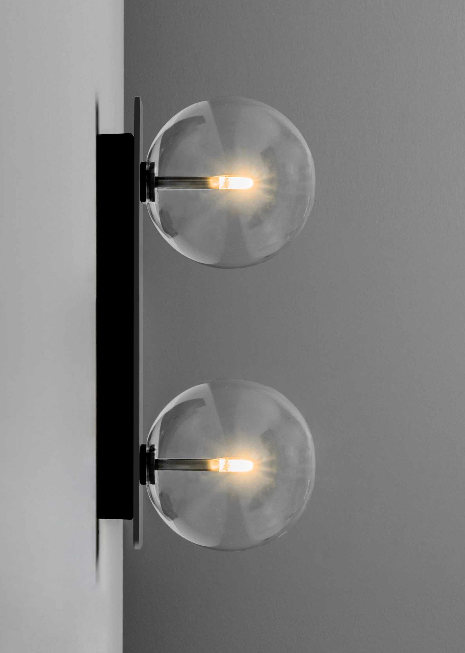 Schwung Oslo Dual Black Gunmetal Transparent Globe Wall Light